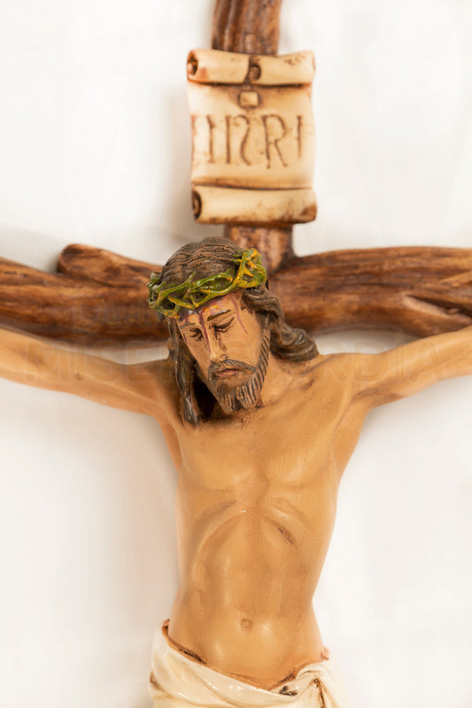 Crucifijo en Tronco Resina TV