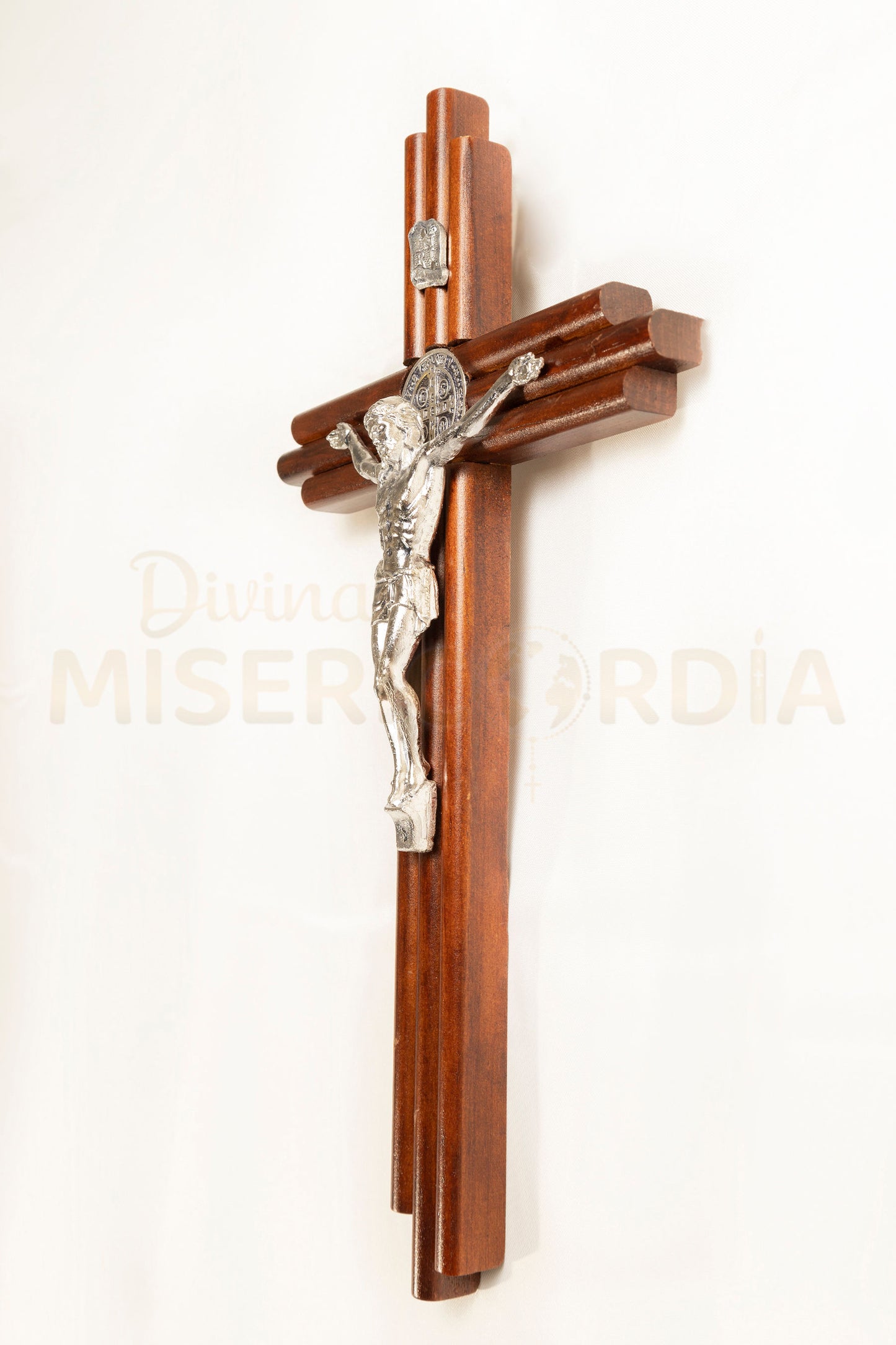 Crucifijo San Benito Tres Varas Mediano SA