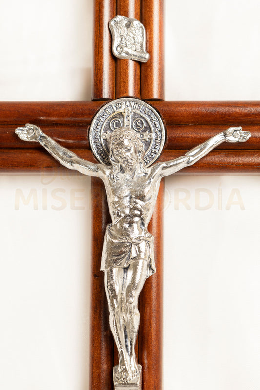 Crucifijo San Benito Tres Varas Mediano SA