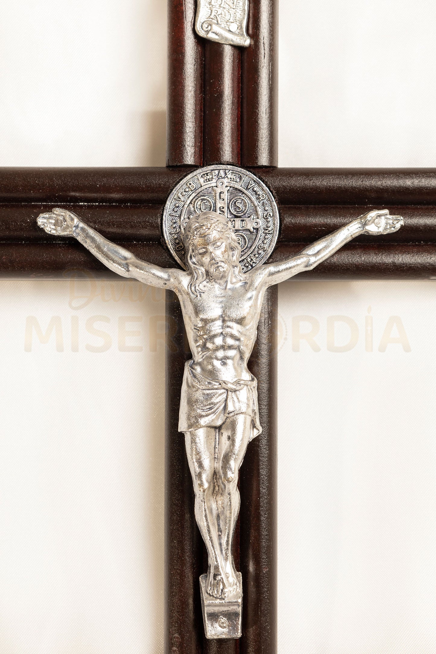 Crucifijo San Benito Tres Varas Mediano SA