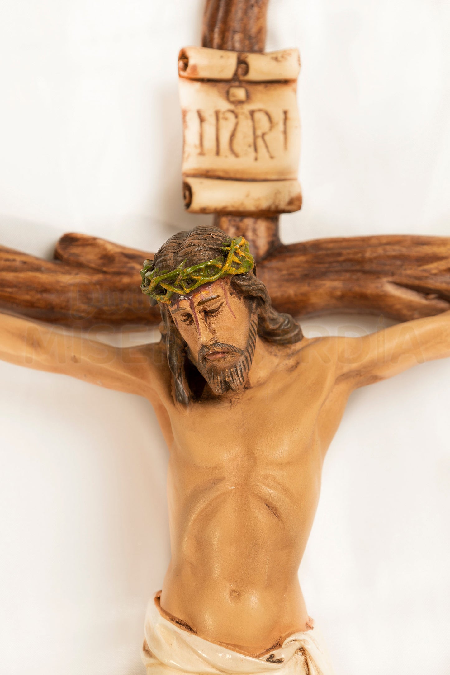 Crucifijo en Tronco Resina TV