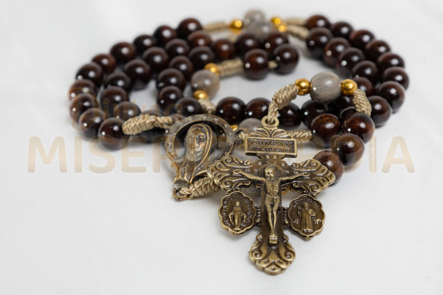 Rosario de Madera con 6 Piedras en Onix y Cruz del Perdón JC