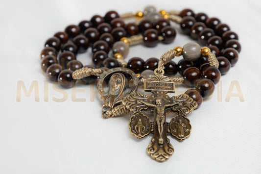 Rosario de Madera con 6 Piedras en Onix y Cruz del Perdón JC