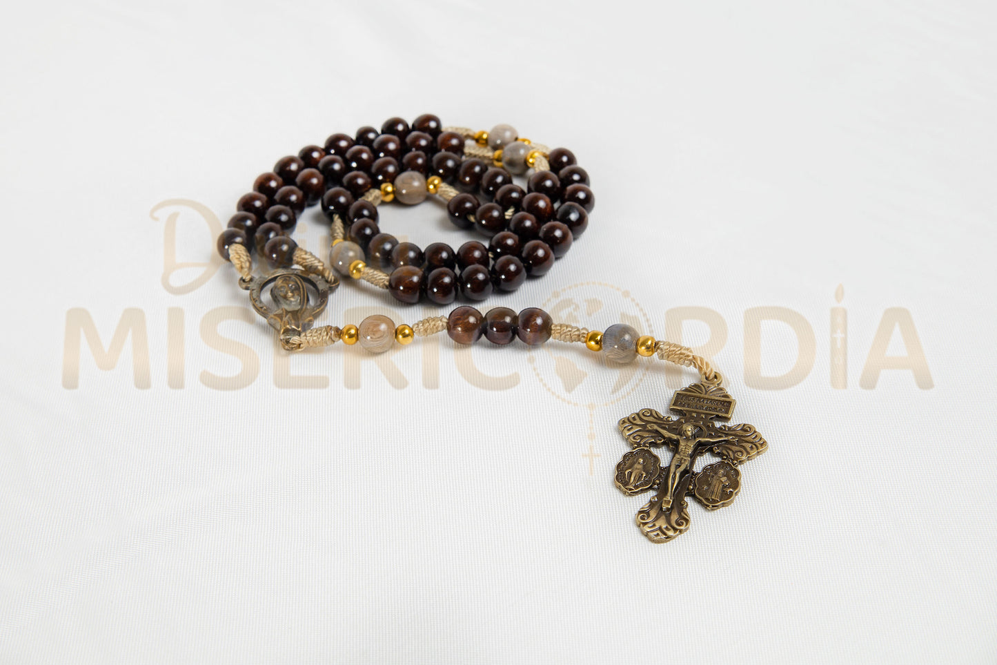 Rosario de Madera con 6 Piedras en Onix y Cruz del Perdón JC
